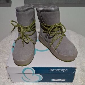 BareTraps Kids Boots in Gray with Green Laces